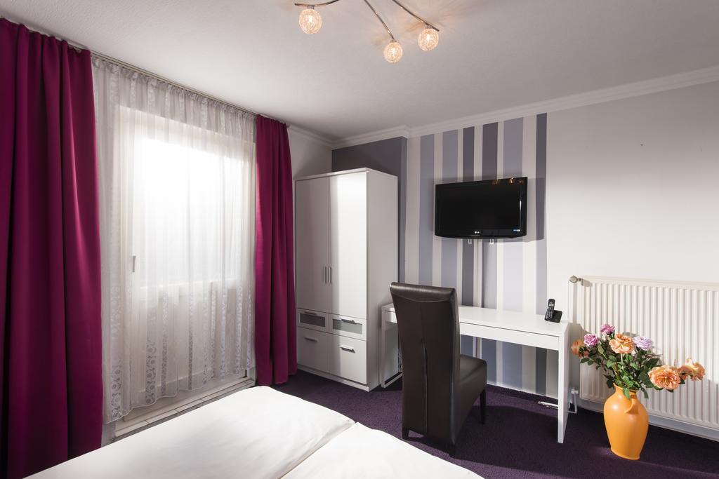 Hotel Buergerhof Cologne Room photo